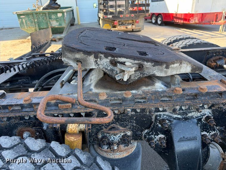 image for item FK3826 2005 Freightliner Columbia semi truck
