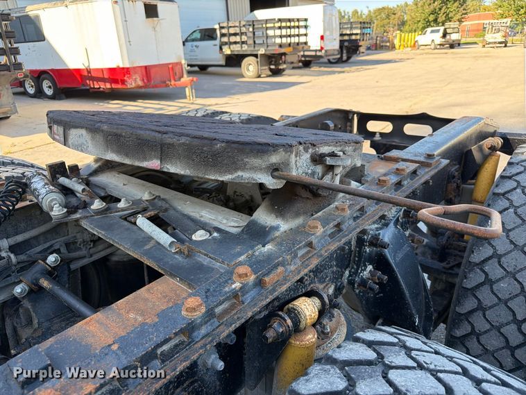 image for item FK3826 2005 Freightliner Columbia semi truck