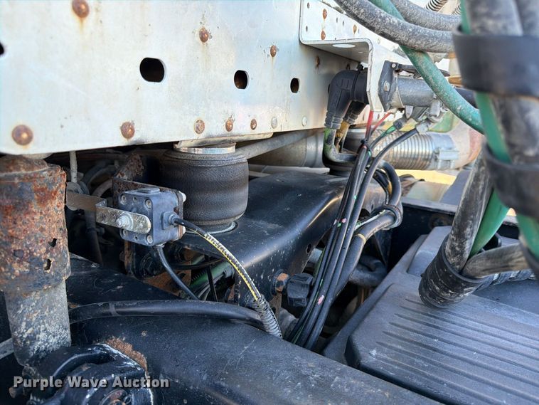 image for item FK3826 2005 Freightliner Columbia semi truck