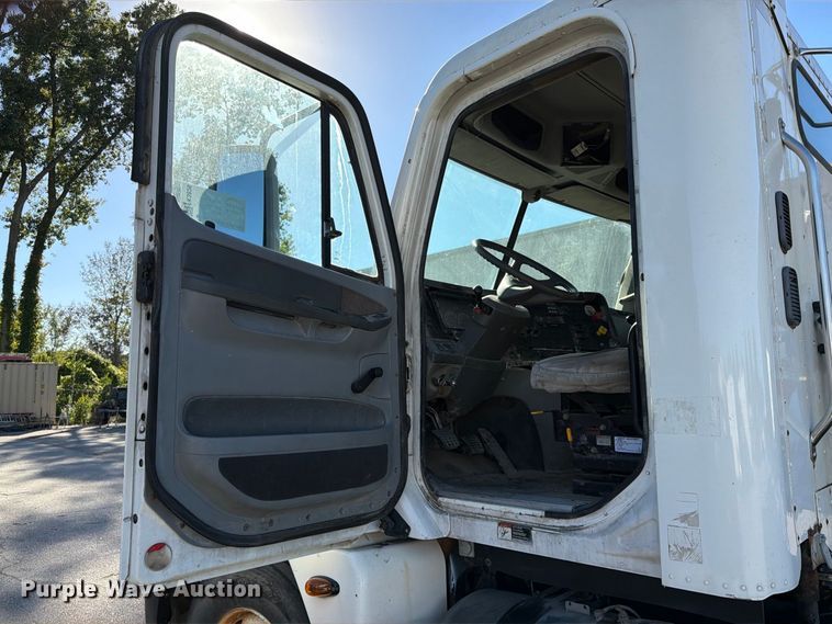 image for item FK3826 2005 Freightliner Columbia semi truck