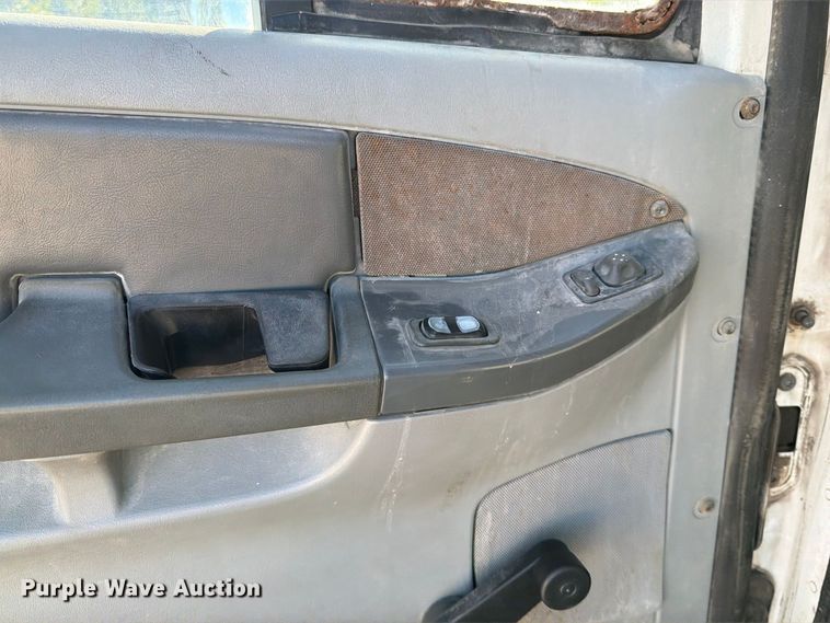 image for item FK3826 2005 Freightliner Columbia semi truck