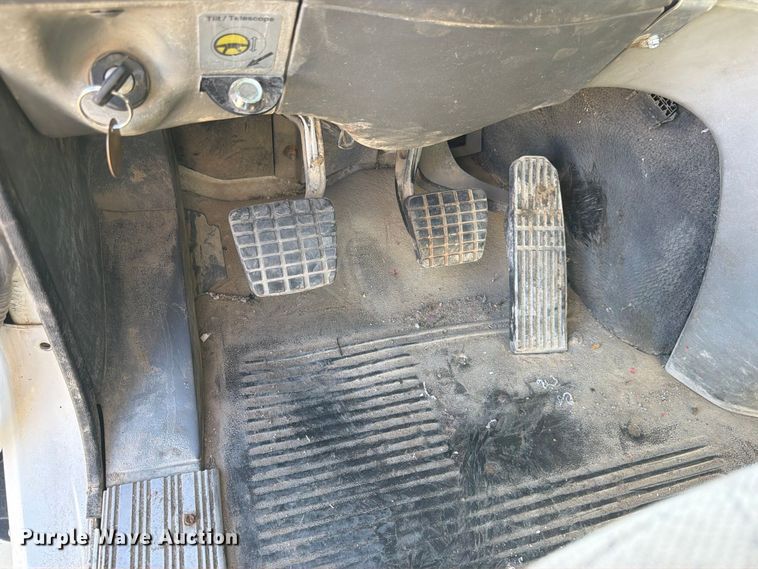image for item FK3826 2005 Freightliner Columbia semi truck