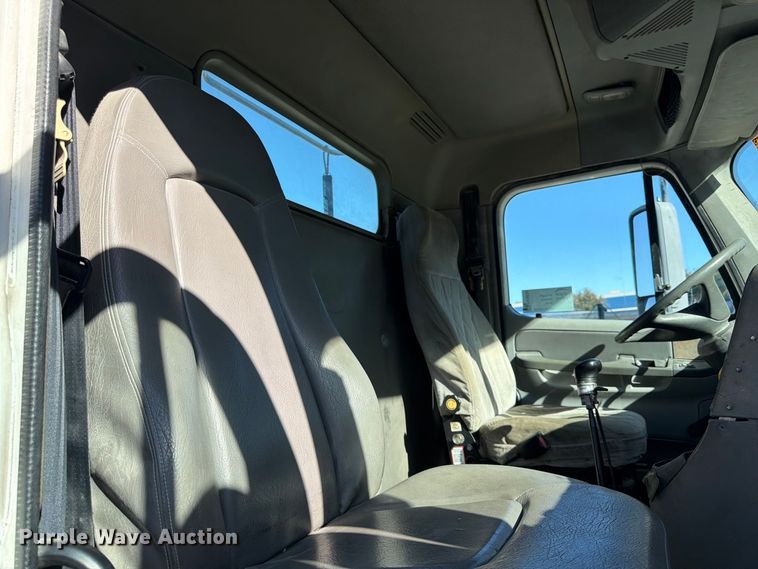 image for item FK3826 2005 Freightliner Columbia semi truck