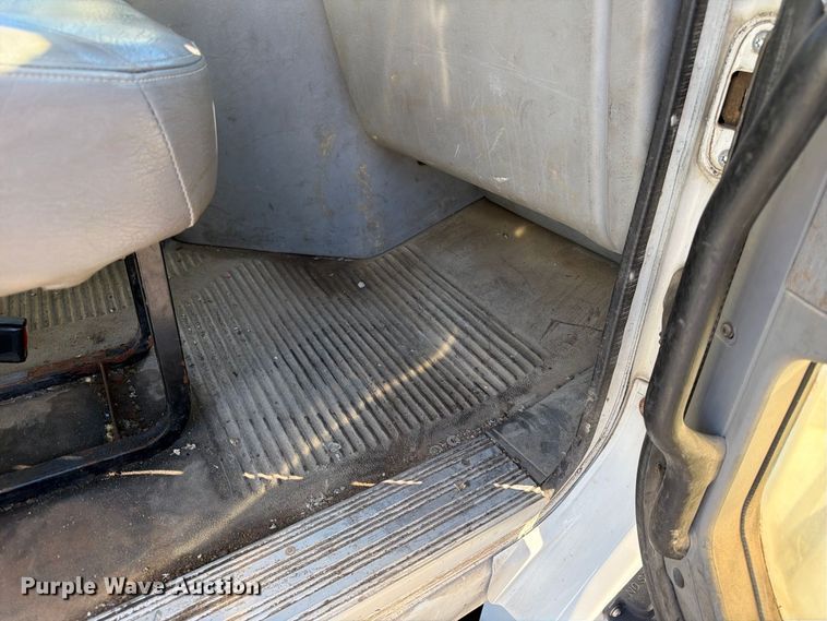 image for item FK3826 2005 Freightliner Columbia semi truck