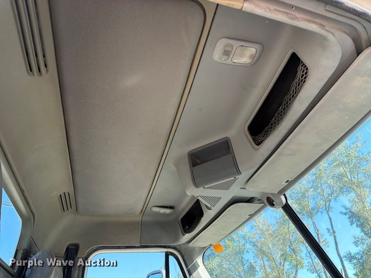 image for item FK3826 2005 Freightliner Columbia semi truck