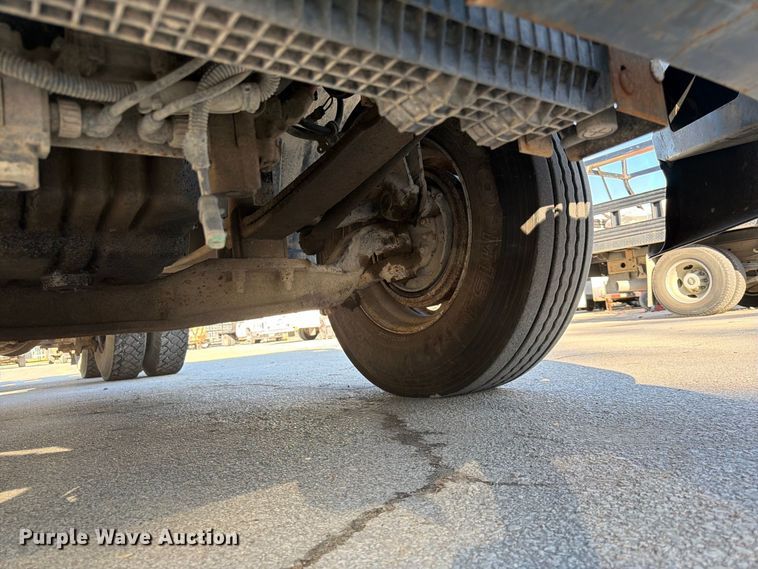 image for item FK3826 2005 Freightliner Columbia semi truck