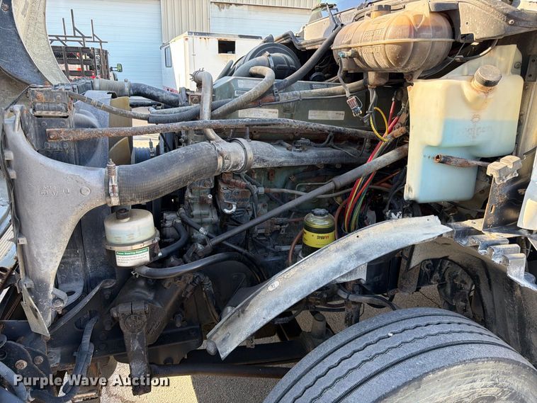 image for item FK3826 2005 Freightliner Columbia semi truck