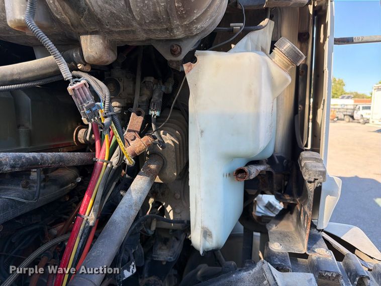 image for item FK3826 2005 Freightliner Columbia semi truck