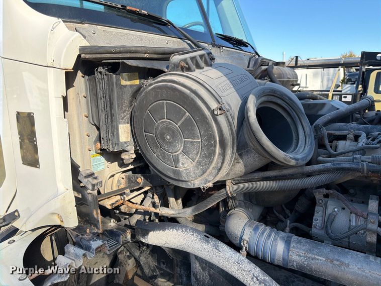 image for item FK3826 2005 Freightliner Columbia semi truck