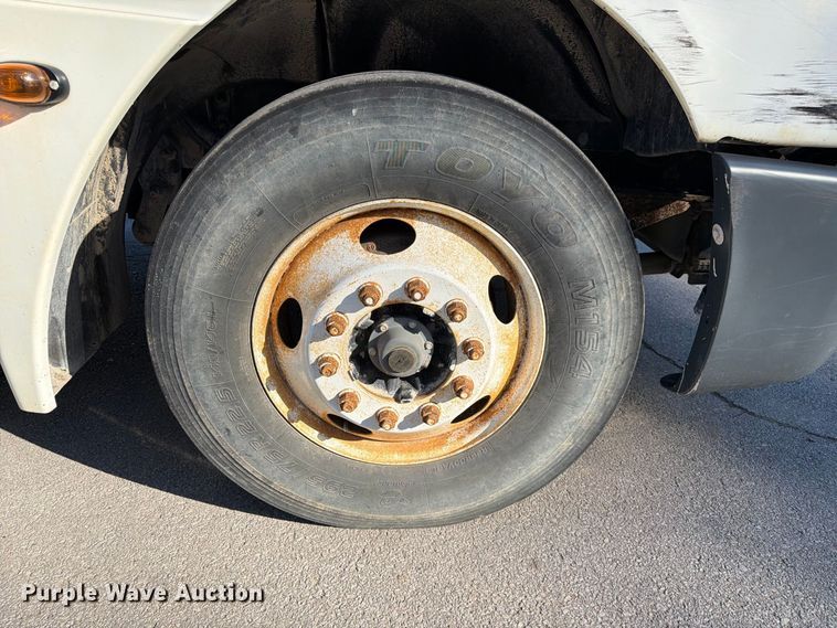 image for item FK3826 2005 Freightliner Columbia semi truck