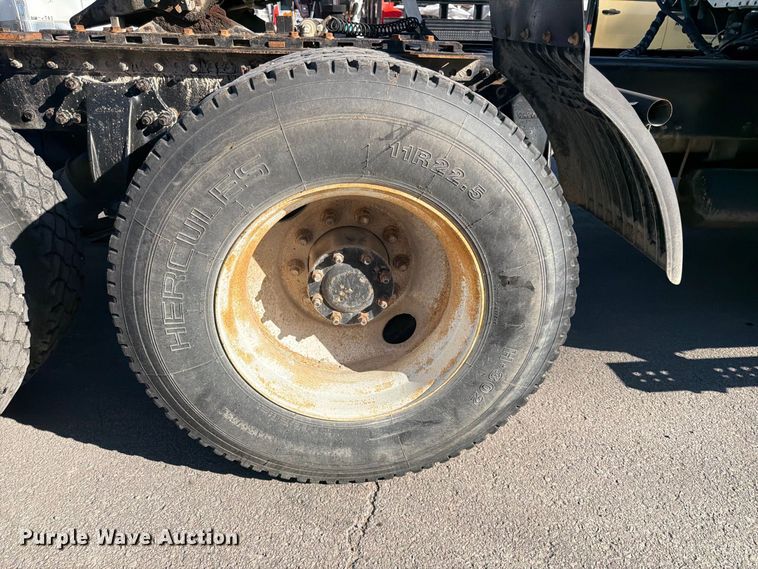image for item FK3826 2005 Freightliner Columbia semi truck