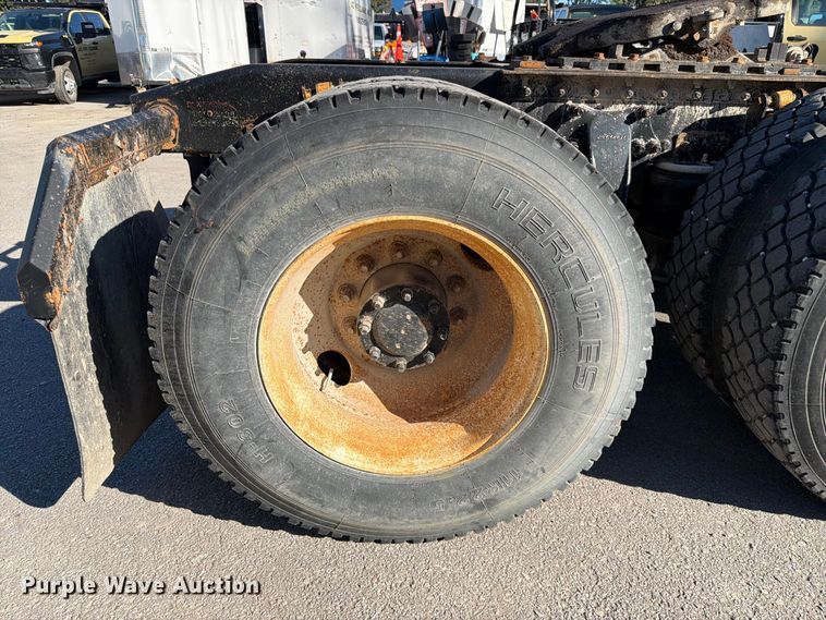 image for item FK3826 2005 Freightliner Columbia semi truck