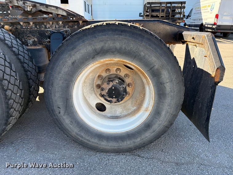 image for item FK3826 2005 Freightliner Columbia semi truck