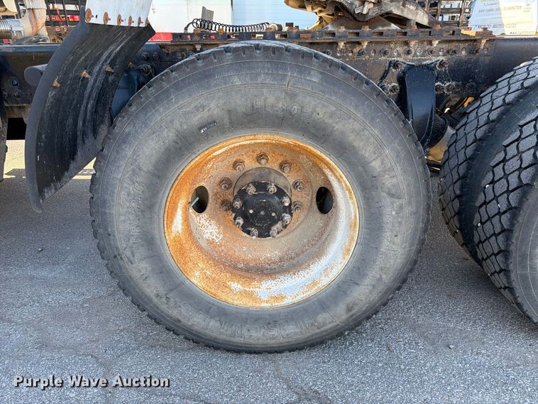 image for item FK3826 2005 Freightliner Columbia semi truck