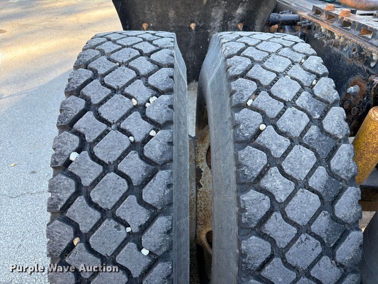 image for item FK3826 2005 Freightliner Columbia semi truck