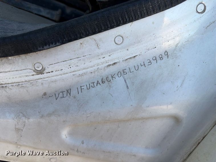 image for item FK3826 2005 Freightliner Columbia semi truck