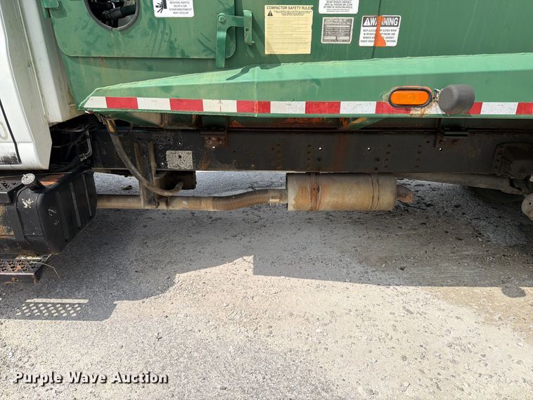 image for item FK4105 2005 GMC C7500 refuse truck