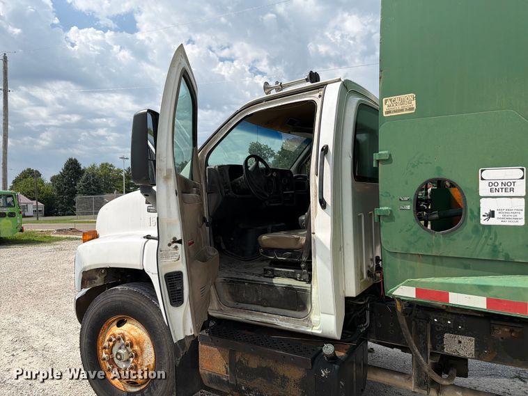 image for item FK4105 2005 GMC C7500 refuse truck