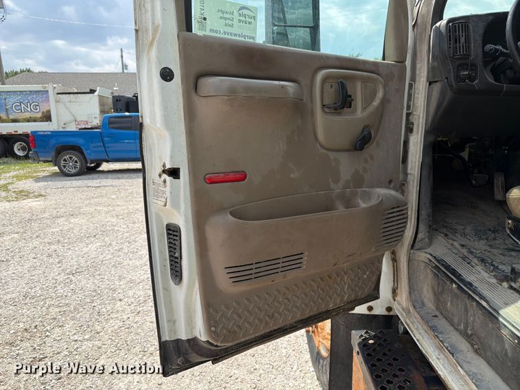 image for item FK4105 2005 GMC C7500 refuse truck