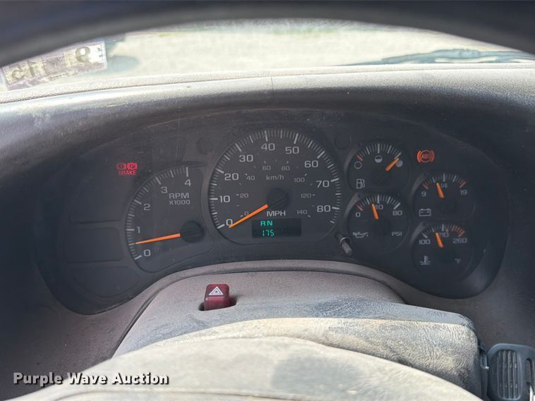 image for item FK4105 2005 GMC C7500 refuse truck