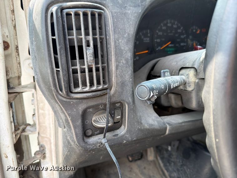 image for item FK4105 2005 GMC C7500 refuse truck