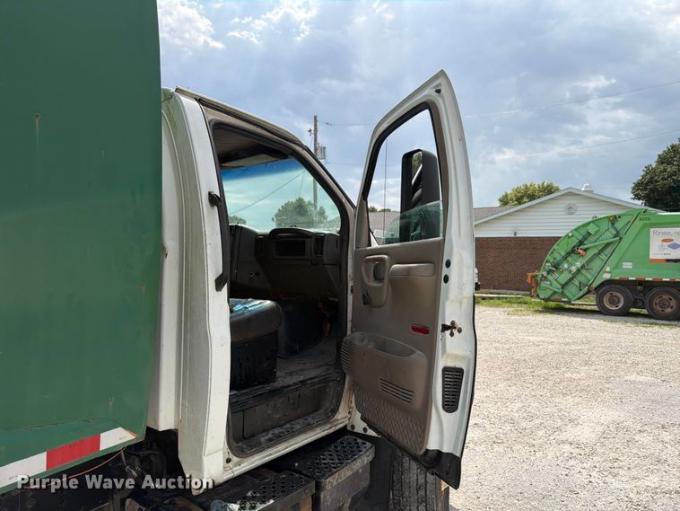 image for item FK4105 2005 GMC C7500 refuse truck