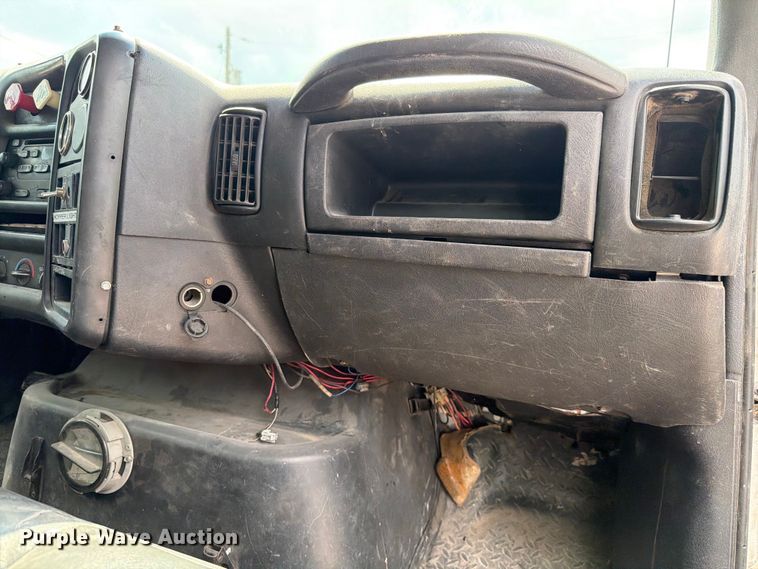 image for item FK4105 2005 GMC C7500 refuse truck