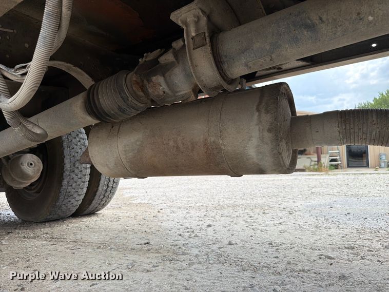 image for item FK4105 2005 GMC C7500 refuse truck