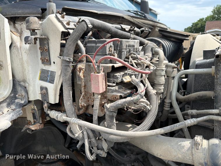 image for item FK4105 2005 GMC C7500 refuse truck