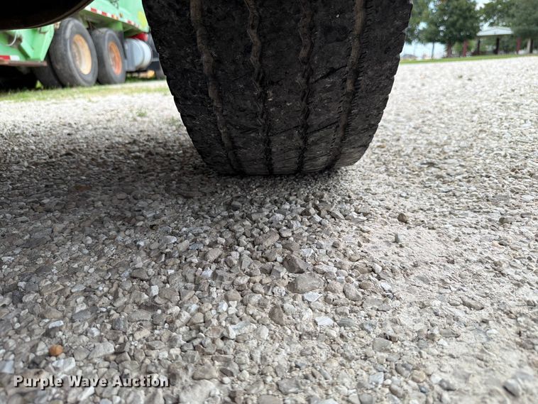 image for item FK4105 2005 GMC C7500 refuse truck