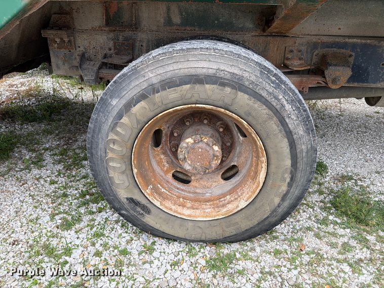 image for item FK4105 2005 GMC C7500 refuse truck