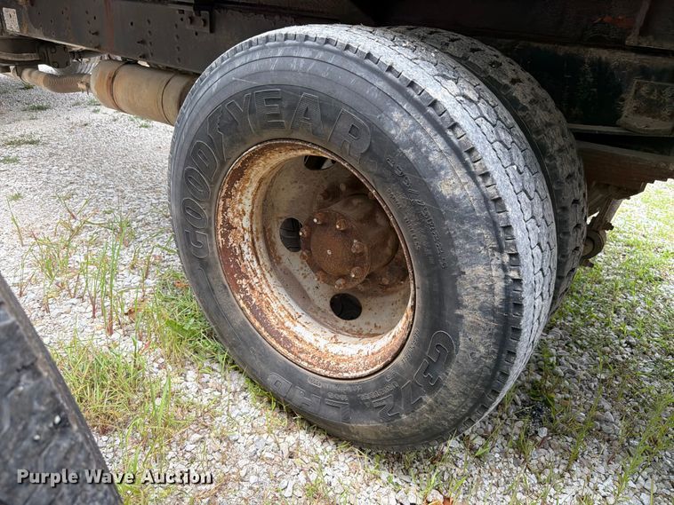 image for item FK4105 2005 GMC C7500 refuse truck