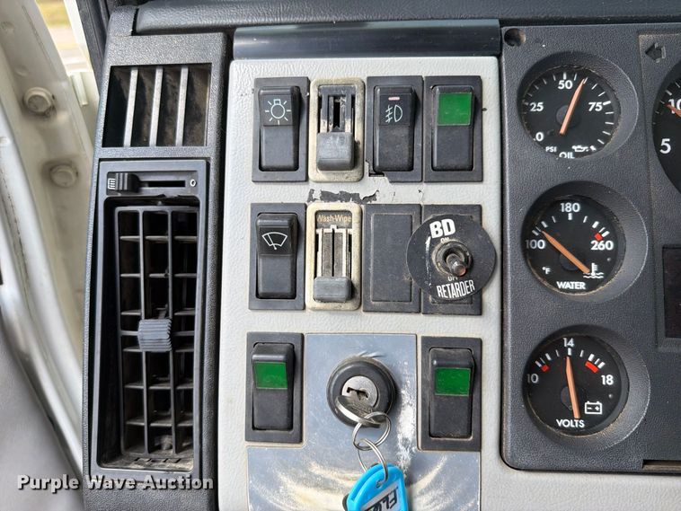 image for item FK5179 1998 Freightliner FL60 semi truck