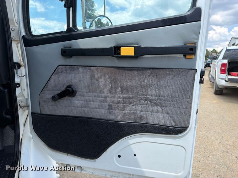 image for item FK5179 1998 Freightliner FL60 semi truck