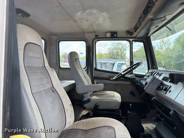 image for item FK5179 1998 Freightliner FL60 semi truck