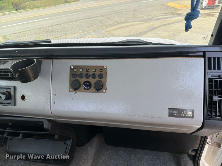 image for item FK5179 1998 Freightliner FL60 semi truck