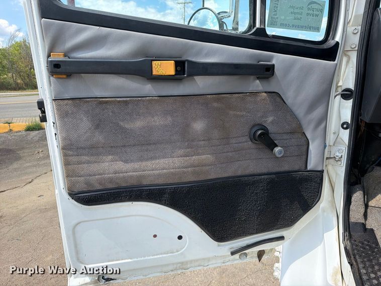 image for item FK5179 1998 Freightliner FL60 semi truck