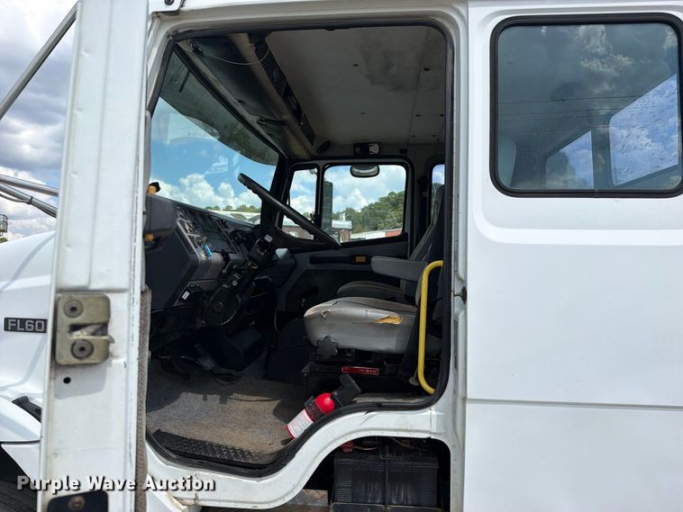 image for item FK5179 1998 Freightliner FL60 semi truck