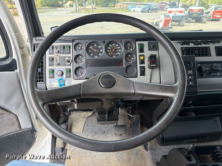 image for item FK5179 1998 Freightliner FL60 semi truck