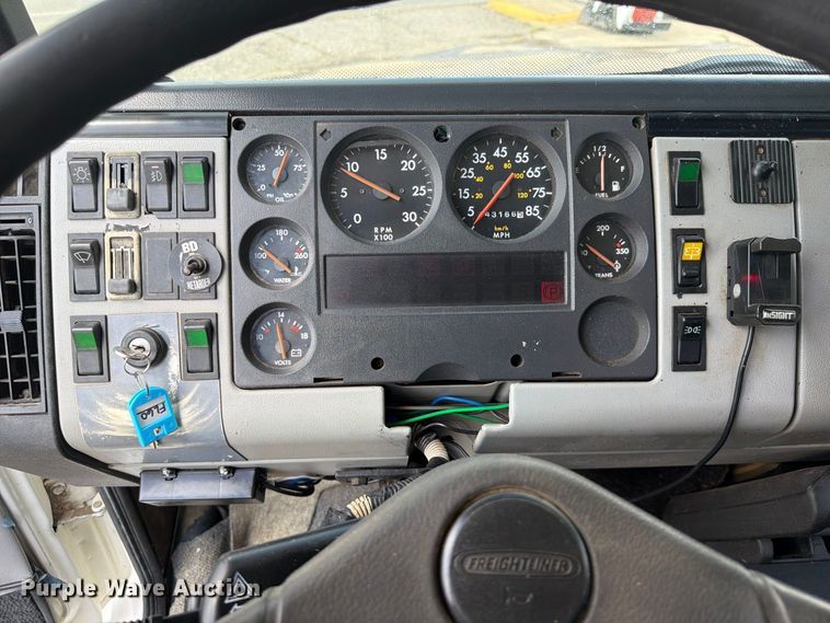 image for item FK5179 1998 Freightliner FL60 semi truck