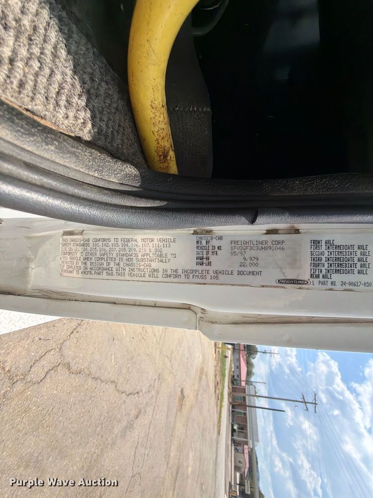 image for item FK5179 1998 Freightliner FL60 semi truck