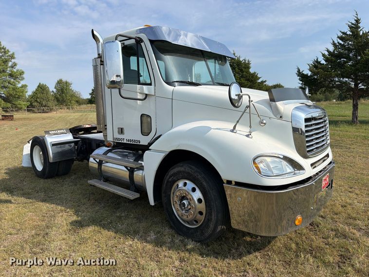 image for item FK5258 2007 Freightliner Columbia semi truck