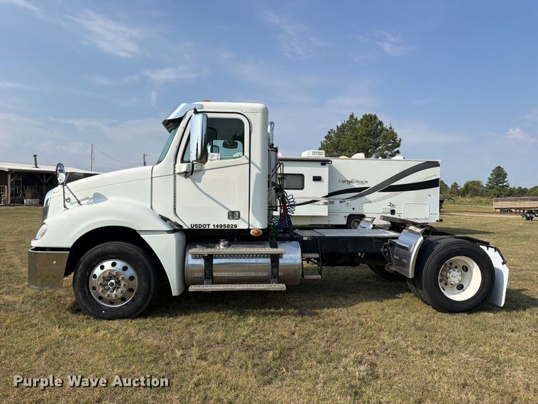 image for item FK5258 2007 Freightliner Columbia semi truck