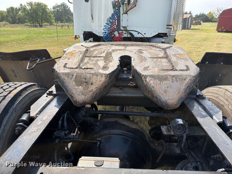 image for item FK5258 2007 Freightliner Columbia semi truck