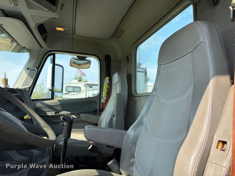 image for item FK5258 2007 Freightliner Columbia semi truck
