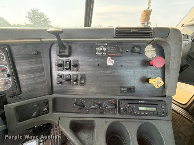 image for item FK5258 2007 Freightliner Columbia semi truck
