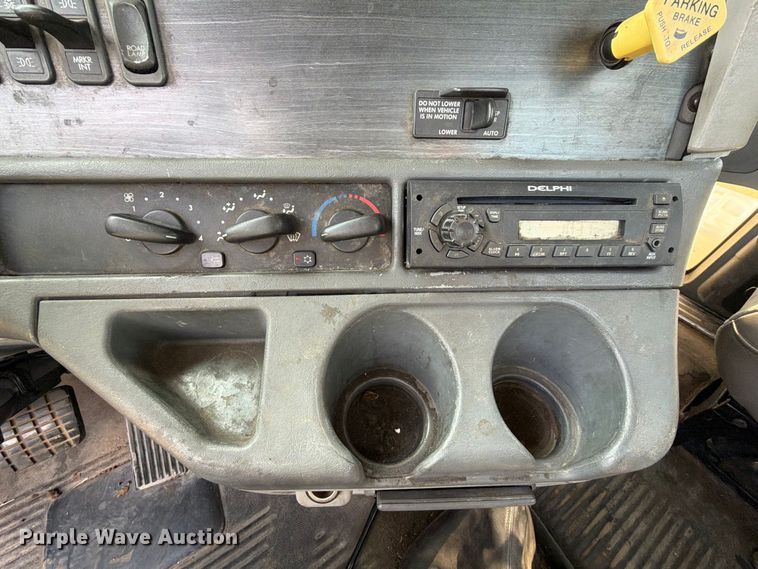 image for item FK5258 2007 Freightliner Columbia semi truck