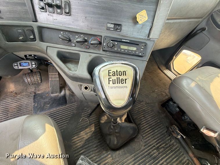 image for item FK5258 2007 Freightliner Columbia semi truck