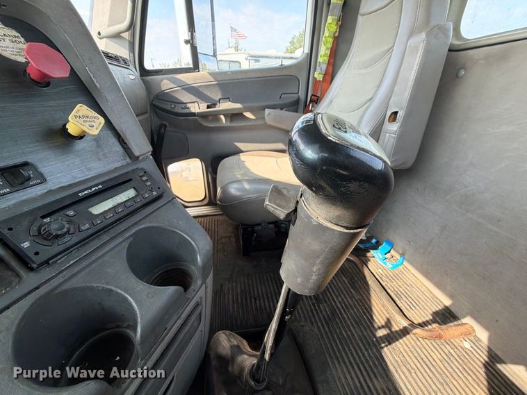 image for item FK5258 2007 Freightliner Columbia semi truck