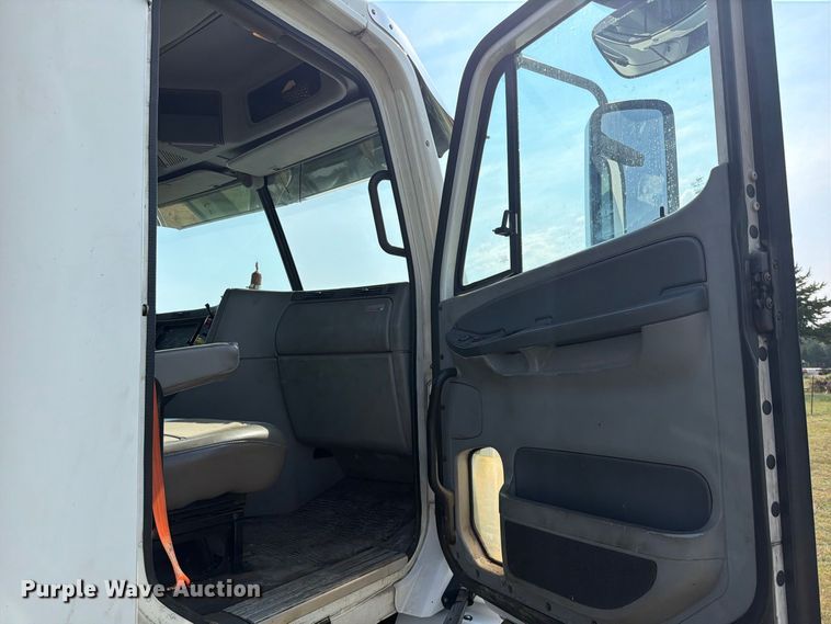 image for item FK5258 2007 Freightliner Columbia semi truck